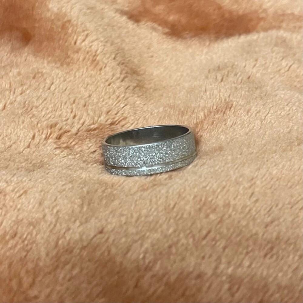 Vintage Ring Unisex Size 10 Sparkling Silver Ring Band with 1 Line
